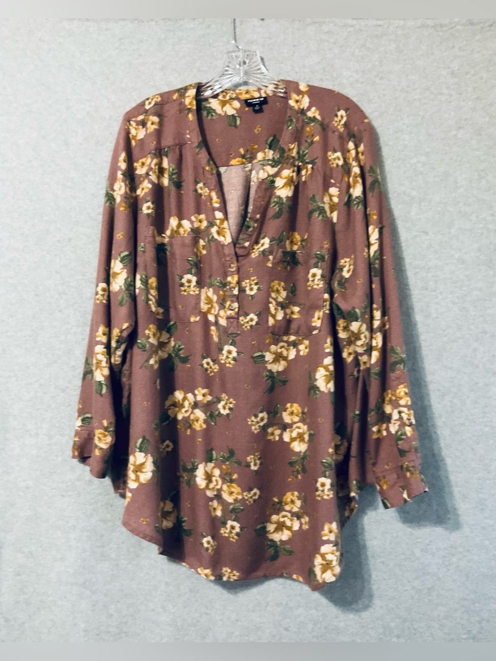 Torrid Harper Rose gold  Floral V-Neck tunic with  beige & Green Print SZ 3/3X